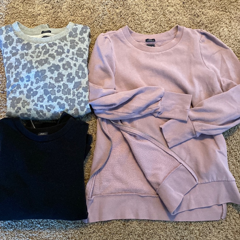 Three gap maternity/nursing sweatshirt XS